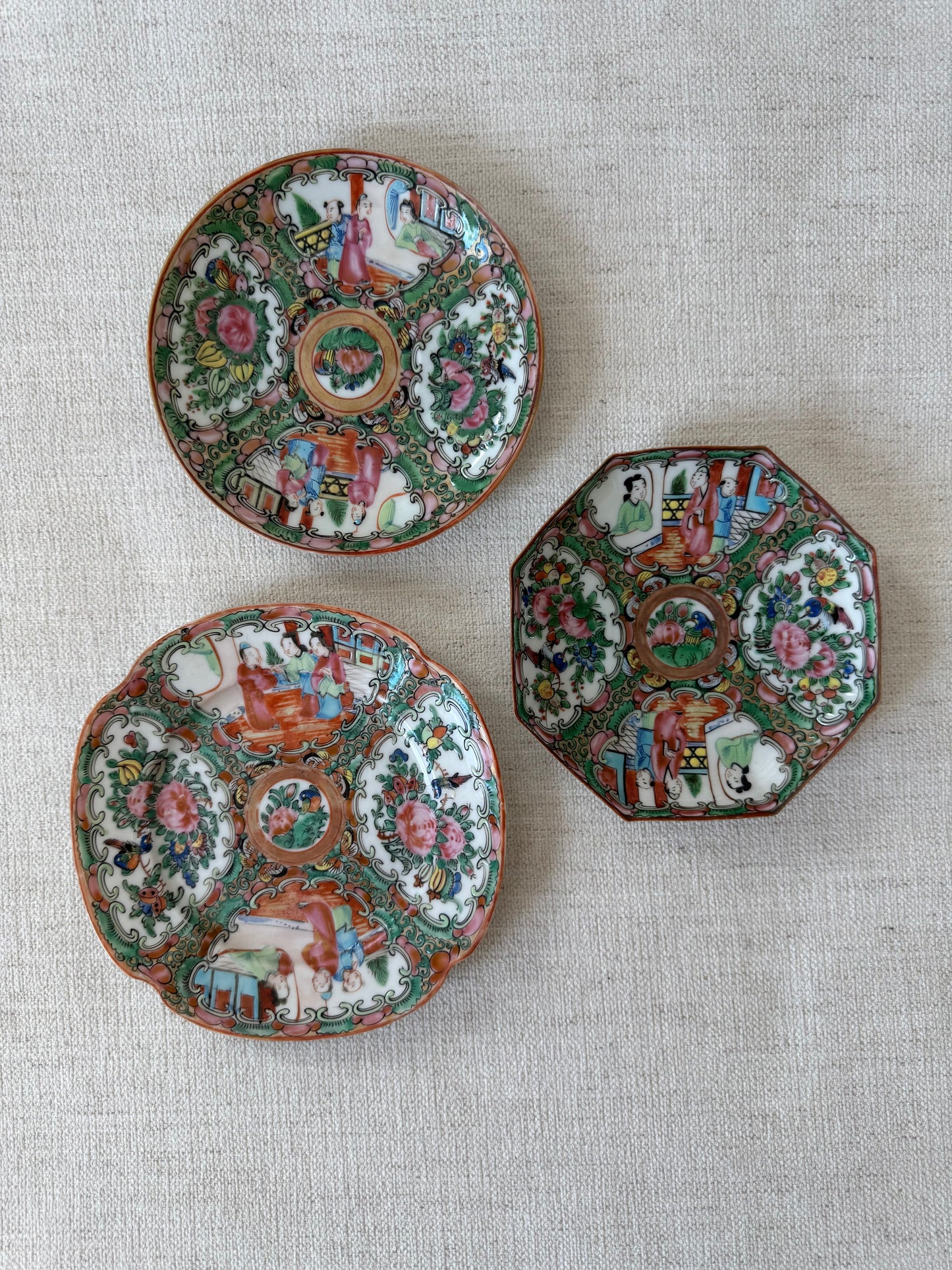 Antique Rose Medallion plate set