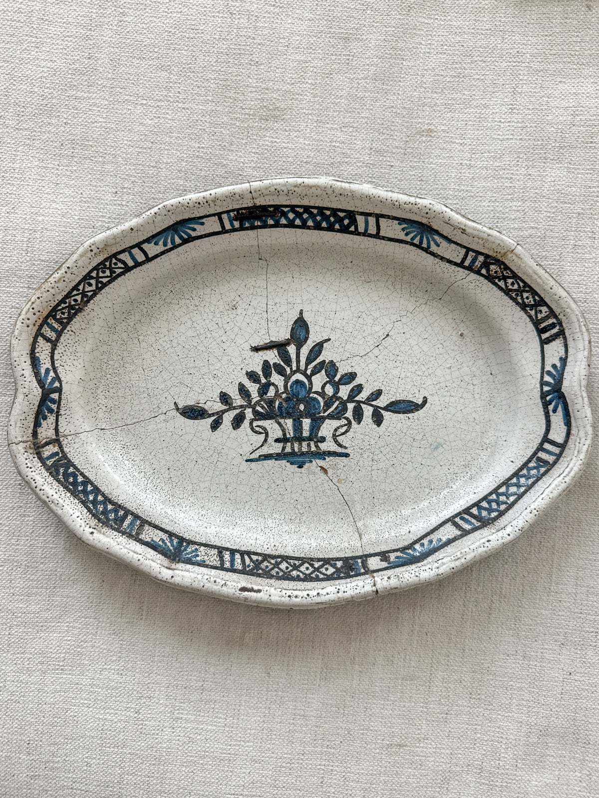 18th c French Faïence “Cul Noir” platter