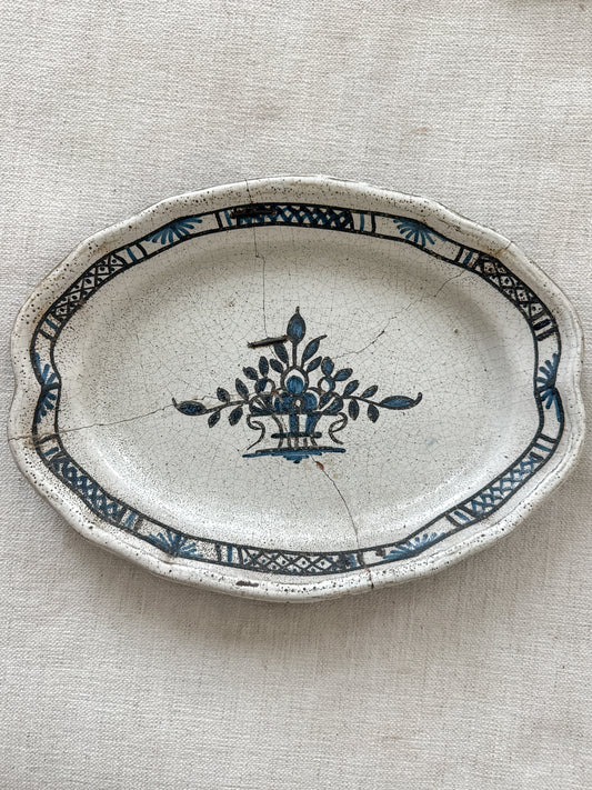 18th c French Faïence “Cul Noir” platter