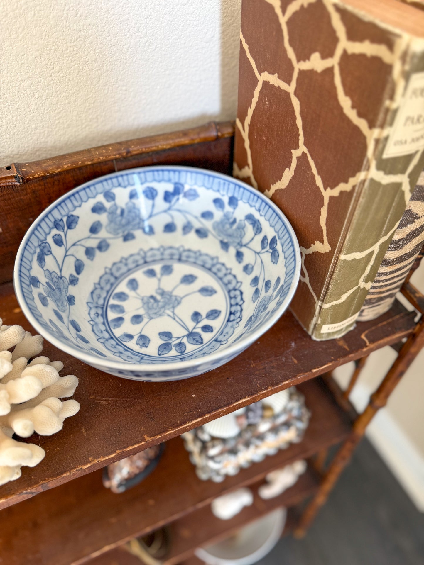 Vintage chinoiseire bowl